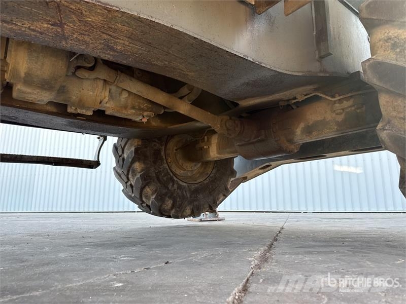 Liebherr 914 Compact Pelle Sur Pneus Wheel Excavator Kolová rýpadla