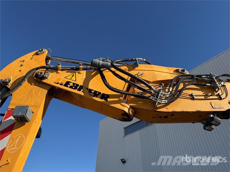 Liebherr 914 Compact Pelle Sur Pneus Wheel Excavator Kolová rýpadla