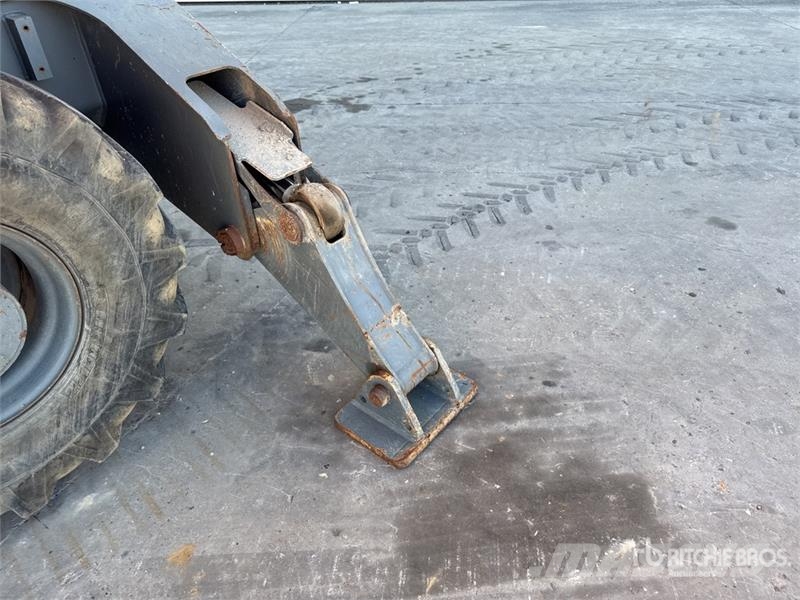 Liebherr 914 Compact Pelle Sur Pneus Wheel Excavator Kolová rýpadla
