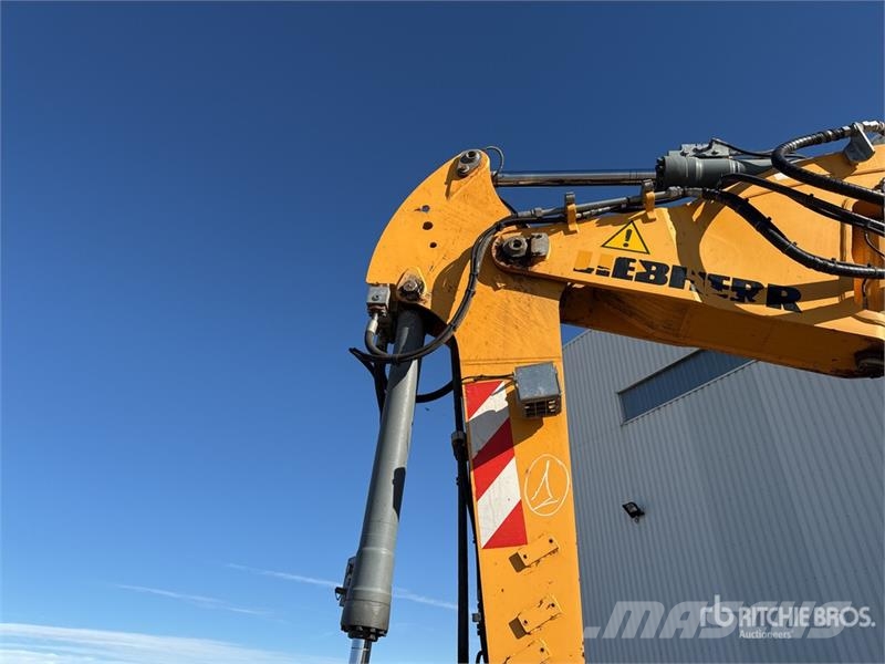 Liebherr 914 Compact Pelle Sur Pneus Wheel Excavator Kolová rýpadla
