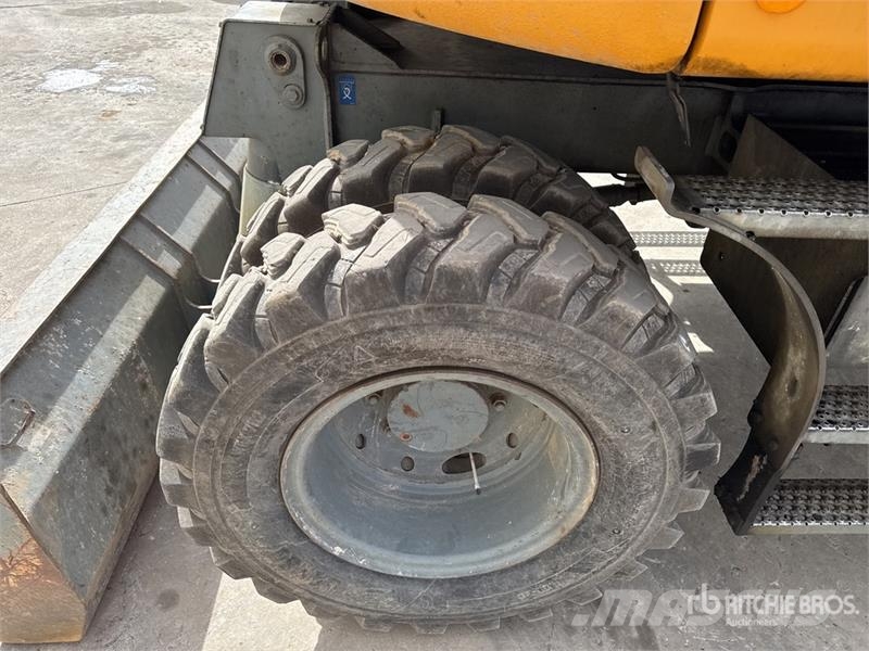 Liebherr A910 Compact Pelle Sur Pneus Wheel Excavator Ratiniai ekskavatoriai