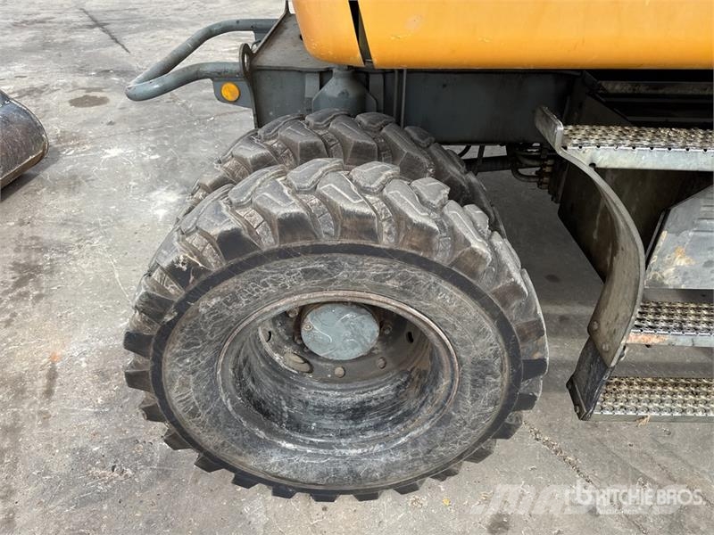 Liebherr A910 Compact Pelle Sur Pneus Wheel Excavator Ratiniai ekskavatoriai