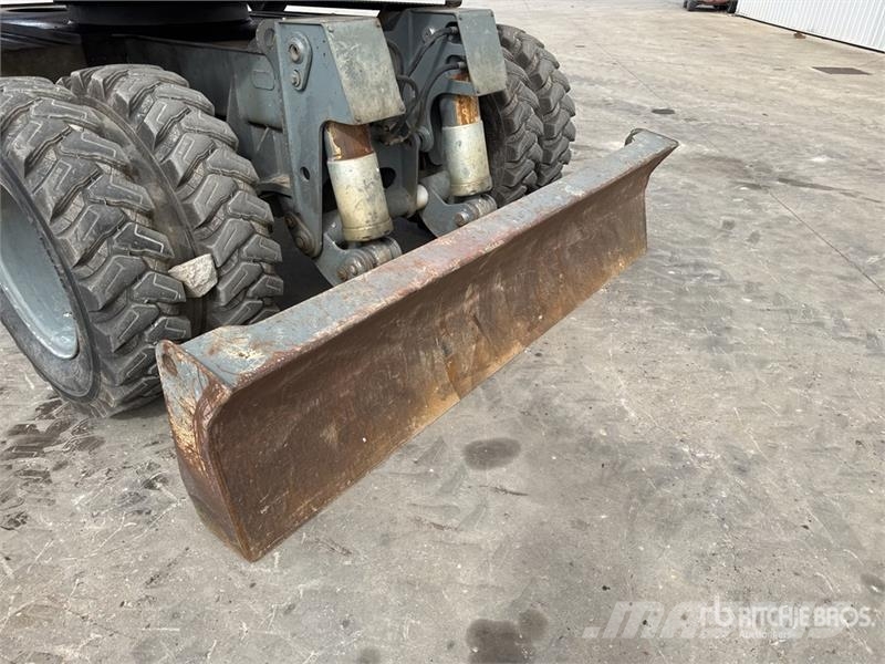 Liebherr A910 Compact Pelle Sur Pneus Wheel Excavator Ratiniai ekskavatoriai