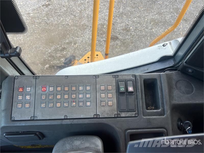 Liebherr L586 Chargeuse Sur Pneus Wheel Loader لوادر بعجل