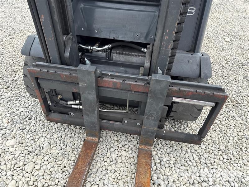 Linde E18-01 Electric Forklift Električni viličarji