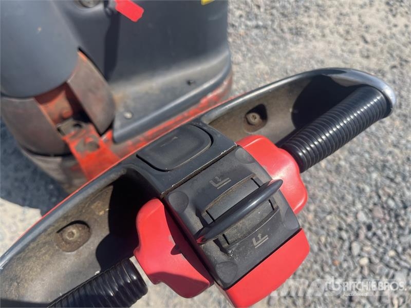 Linde L12 1200 kg Electric Stacker Stablere