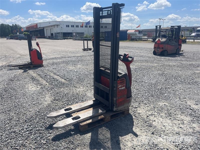Linde L12 1200 kg Electric Stacker Stablere
