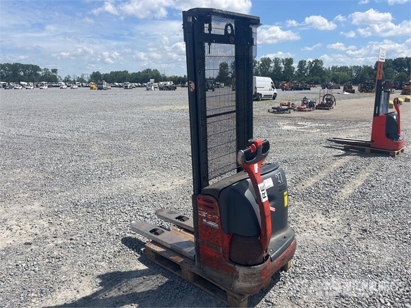 Linde L12 1200 kg Electric Stacker Stablere