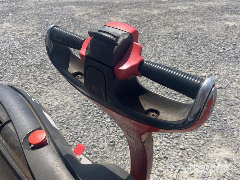 Linde L12 1200 kg Electric Stacker Stablere