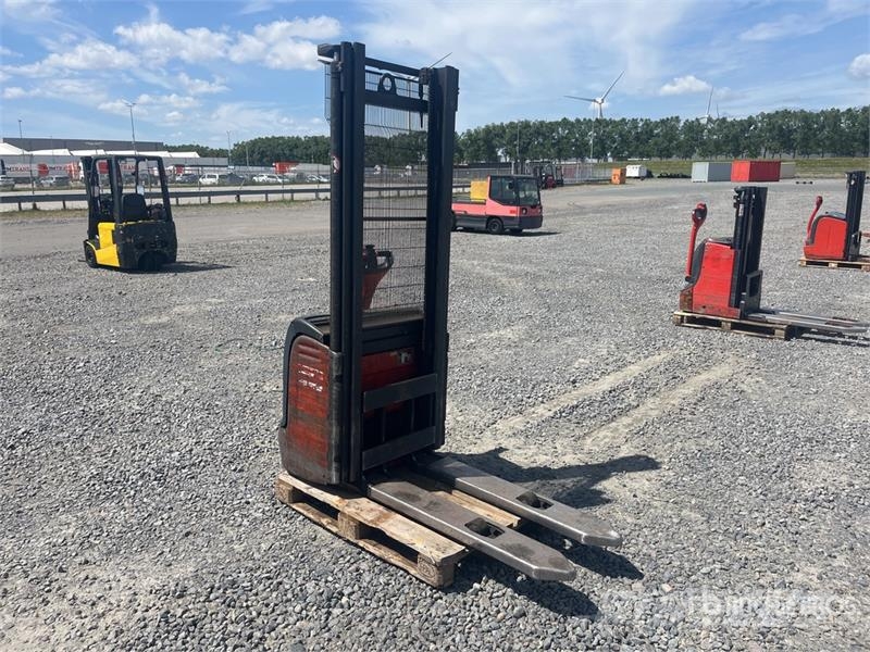 Linde L12 1200 kg Electric Stacker Stablere