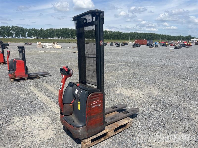 Linde L12 1200 kg Electric Stacker Stablere