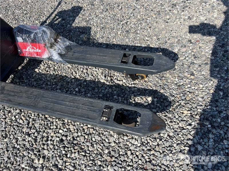 Linde MT15C 1500 kg Electric Pallet Jack Handhubwagen