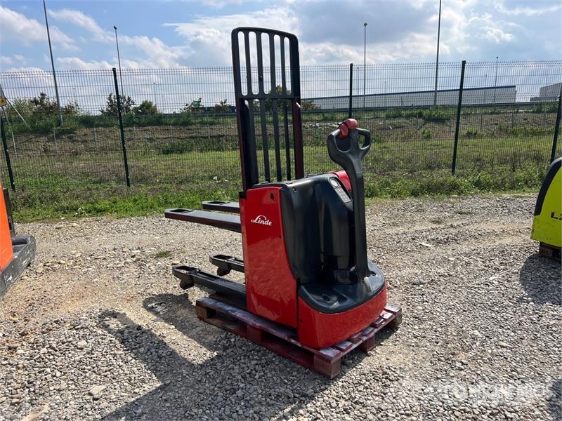 Linde T16L Pallet Jack (Inoperable) شاحنة يدوية بمنصة نقالة