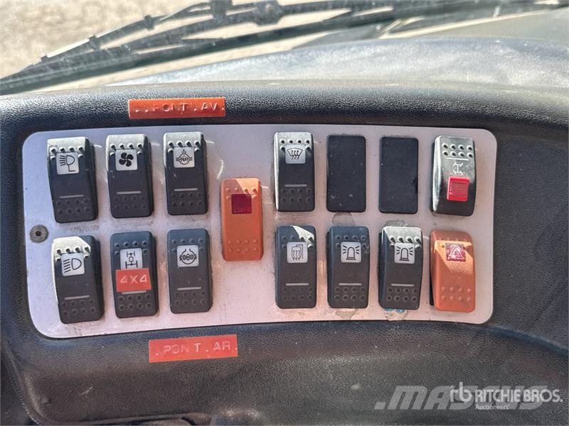Lindner Unitrac 102 4x4x4 Tracteur Utilitaire 4x4x4 Utilit Pickup/planbiler