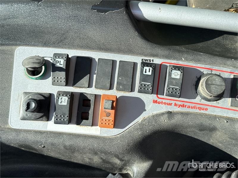 Lindner Unitrac 102 4x4x4 Tracteur Utilitaire 4x4x4 Utilit Pickup/planbiler