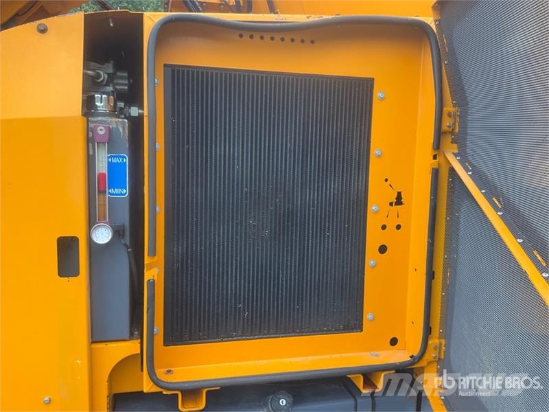 Lucas AUTOSPIRE 240 Self Propelled Feed Mixer Кормораздатчики