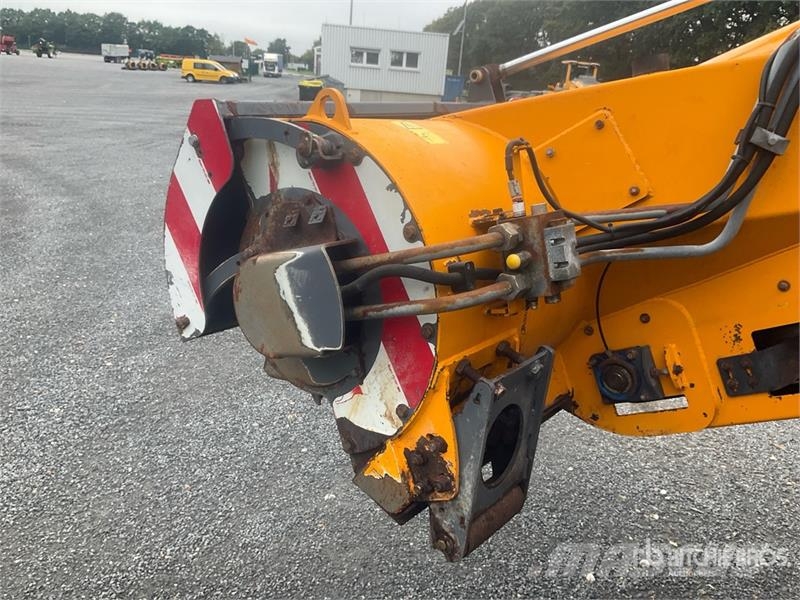 Lucas AUTOSPIRE 240 Self Propelled Feed Mixer Кормораздатчики