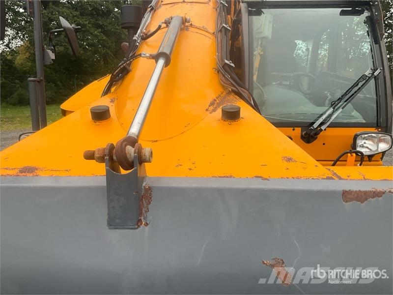 Lucas AUTOSPIRE 240 Self Propelled Feed Mixer Кормораздатчики