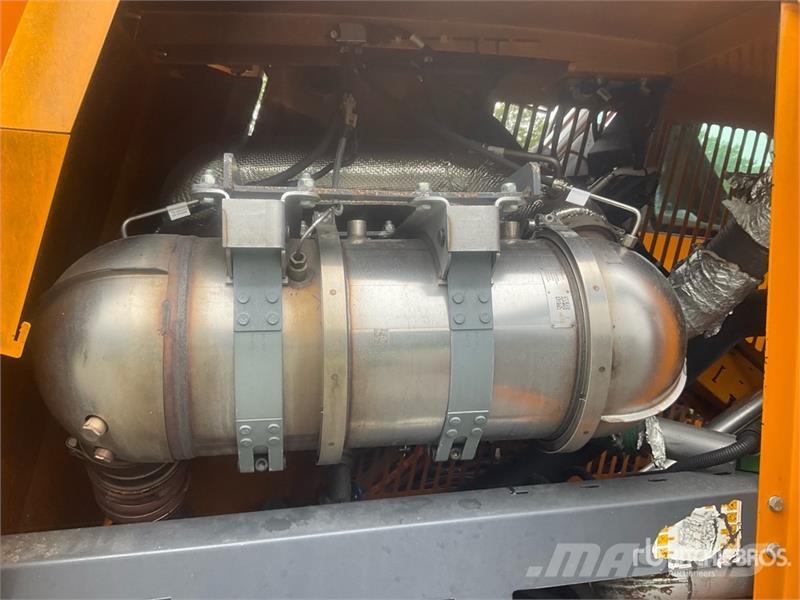 Lucas AUTOSPIRE 240 Self Propelled Feed Mixer Кормораздатчики