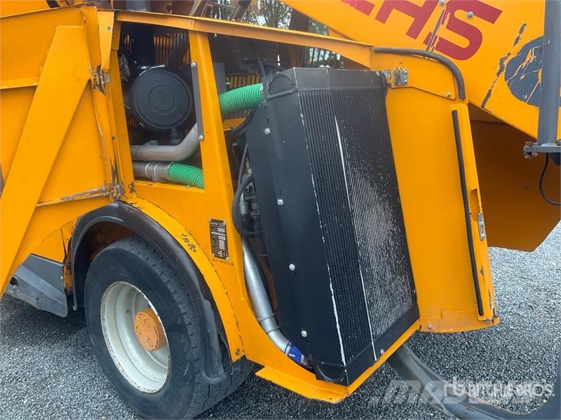 Lucas AUTOSPIRE 240 Self Propelled Feed Mixer Кормораздатчики