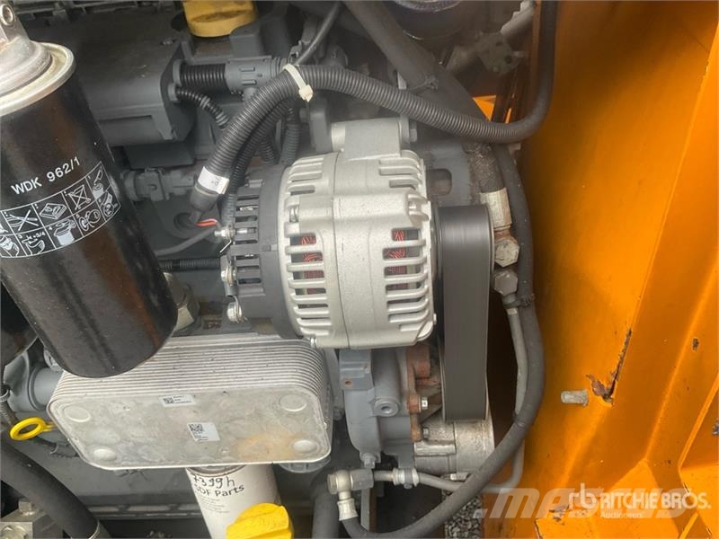 Lucas AUTOSPIRE 240 Self Propelled Feed Mixer Кормораздатчики