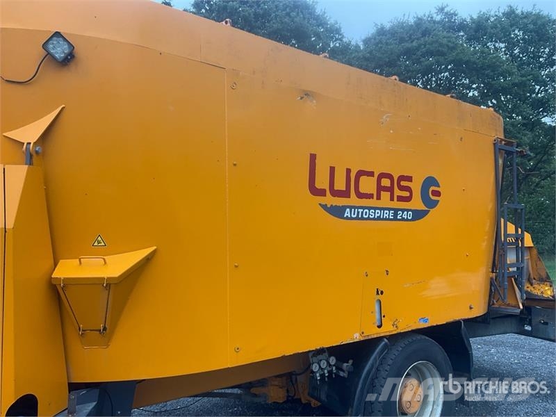 Lucas AUTOSPIRE 240 Self Propelled Feed Mixer Кормораздатчики