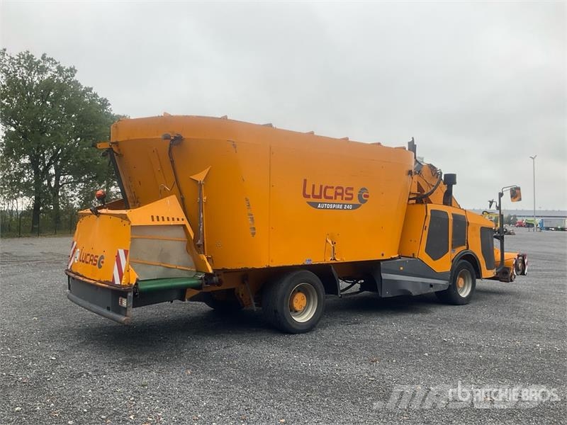Lucas AUTOSPIRE 240 Self Propelled Feed Mixer Futtermischwagen