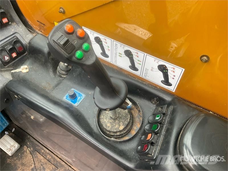 Lucas AUTOSPIRE 240 Self Propelled Feed Mixer Кормораздатчики