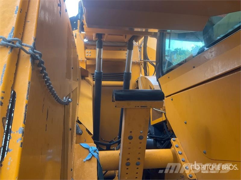 Lucas AUTOSPIRE 240 Self Propelled Feed Mixer Кормораздатчики