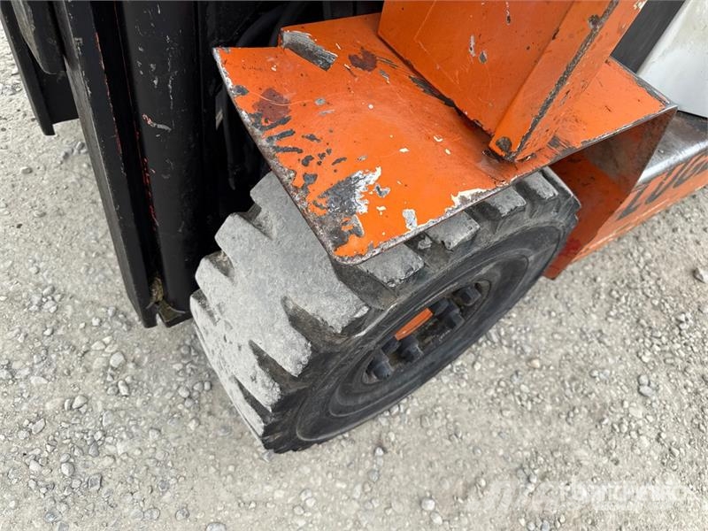 Lugli M1255 2500 kg Forklift Iné