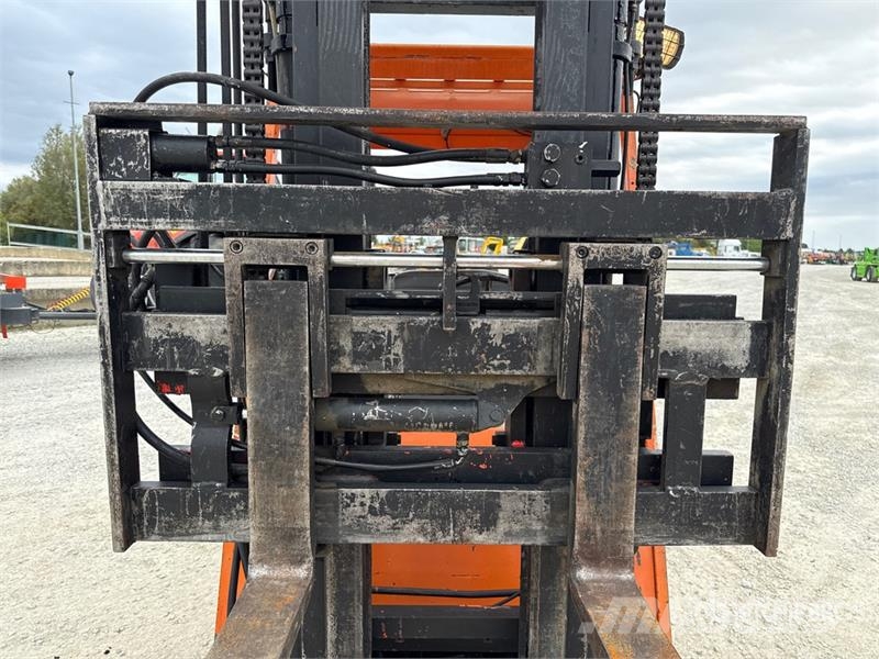 Lugli M1255 2500 kg Forklift Iné