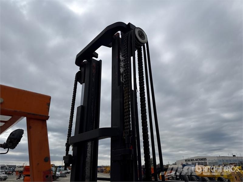 Lugli M1255 2500 kg Forklift Iné