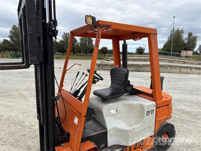 Lugli M1255 2500 kg Forklift Iné
