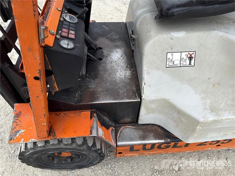 Lugli M1255 2500 kg Forklift Iné