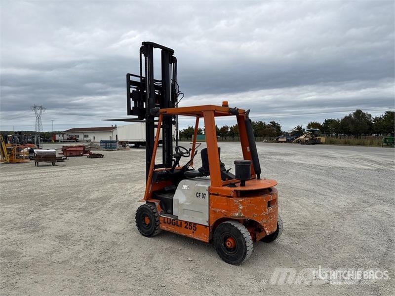 Lugli M1255 2500 kg Forklift Iné