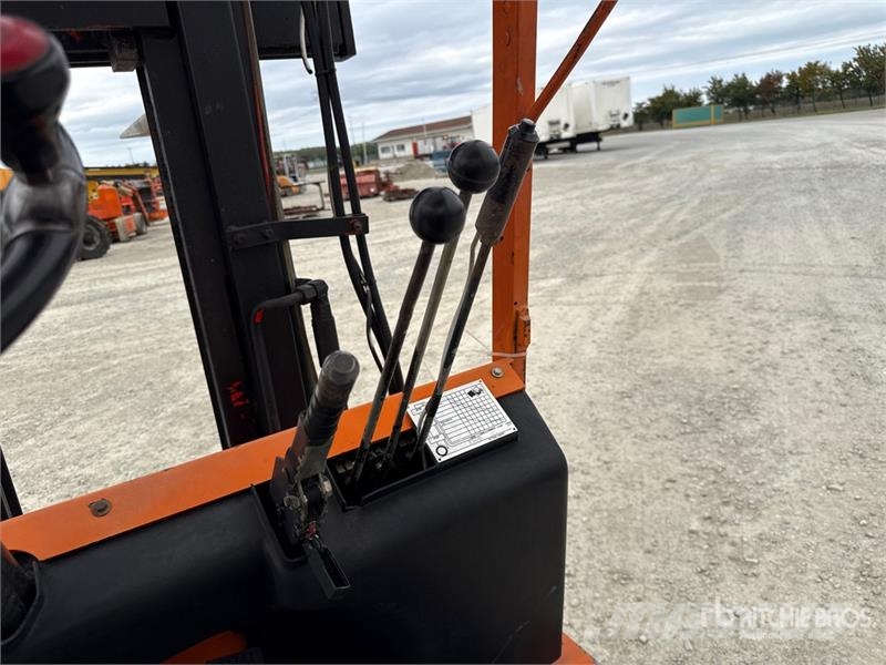 Lugli M1255 2500 kg Forklift Iné