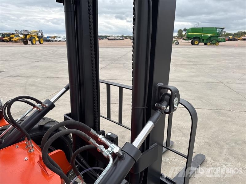 Machpro MP-T320A 3500 kg 4x4 Chariot Elevateur Tout Terrai Tereptargonca