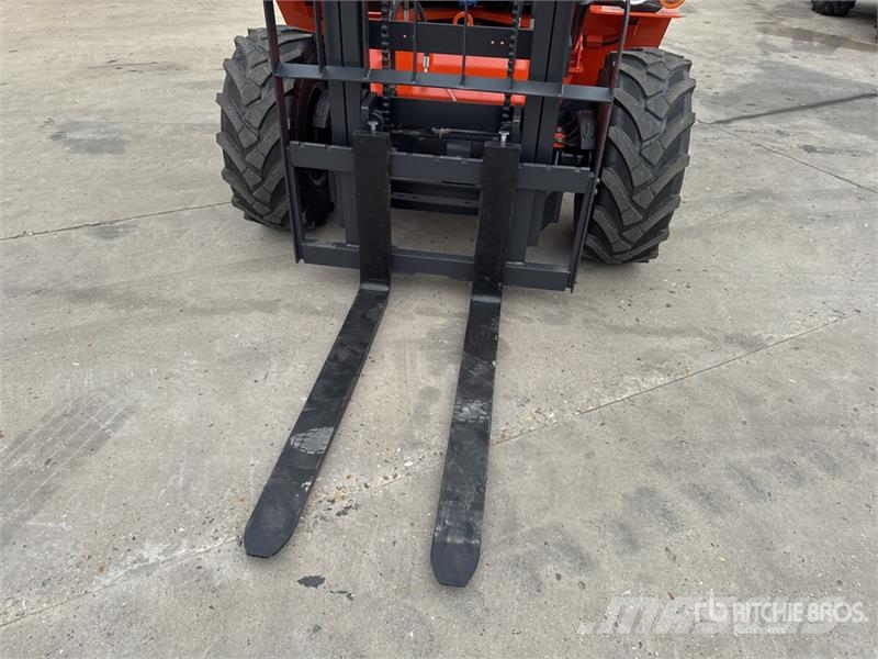 Machpro MP-T320A 3500 kg 4x4 Chariot Elevateur Tout Terrai Tereptargonca