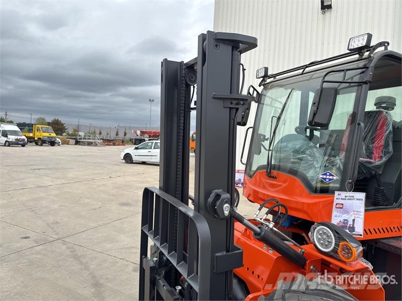 Machpro MP-T320A 3500 kg 4x4 Chariot Elevateur Tout Terrai Tereptargonca