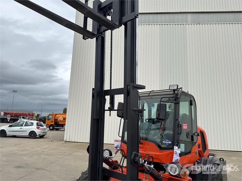 Machpro MP-T320A 3500 kg 4x4 Chariot Elevateur Tout Terrai Tereptargonca