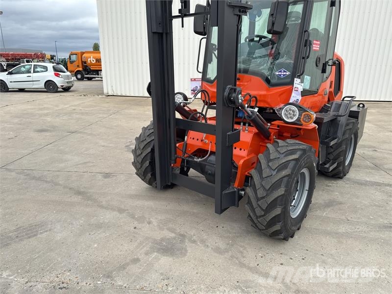 Machpro MP-T320A 3500 kg 4x4 Chariot Elevateur Tout Terrai Tereptargonca