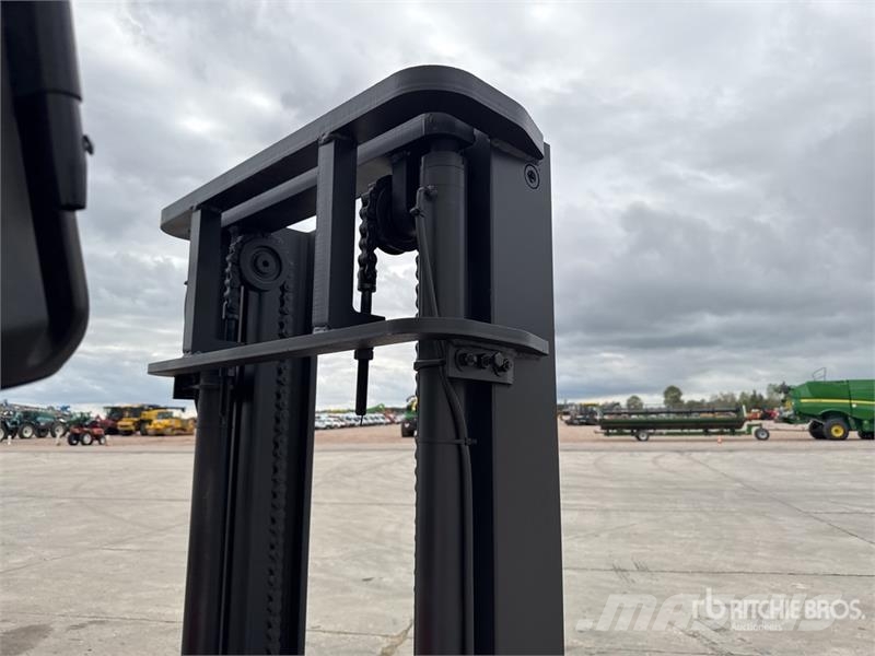 Machpro MP-T320A 3500 kg 4x4 Chariot Elevateur Tout Terrai Tereptargonca