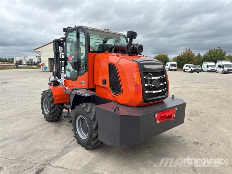 Machpro MP-T320A 3500 kg 4x4 Chariot Elevateur Tout Terrai Tereptargonca