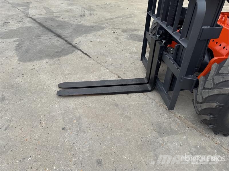 Machpro MP-T320A 3500 kg 4x4 Chariot Elevateur Tout Terrai Tereptargonca