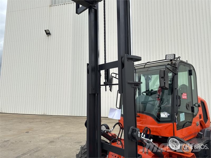 Machpro MP-T320A 3500 kg 4x4 Chariot Elevateur Tout Terrai Tereptargonca