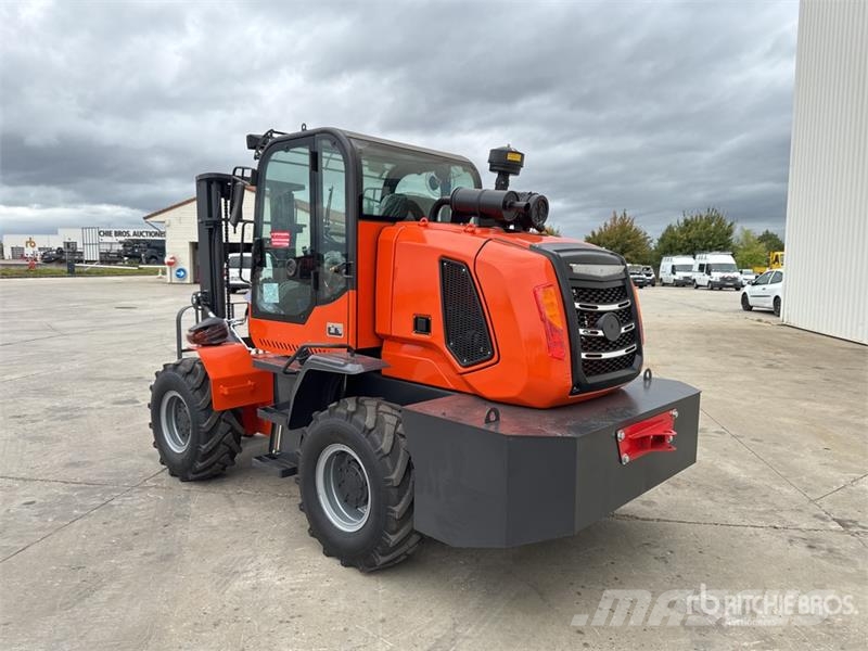 Machpro MP-T320A 3500 kg 4x4 Chariot Elevateur Tout Terrai Tereptargonca