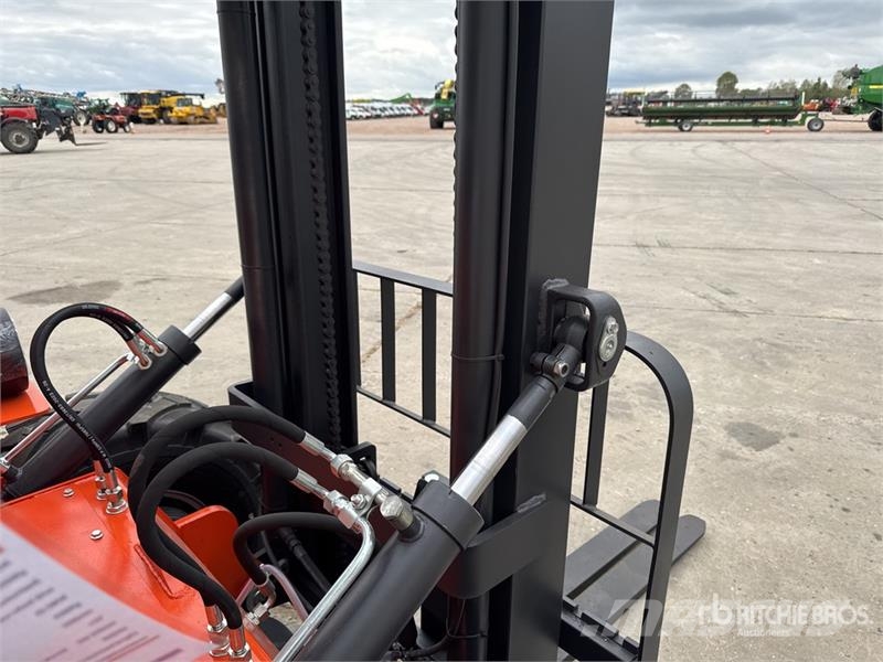 Machpro MP-T320A 3500 kg 4x4 Chariot Elevateur Tout Terrai Tereptargonca