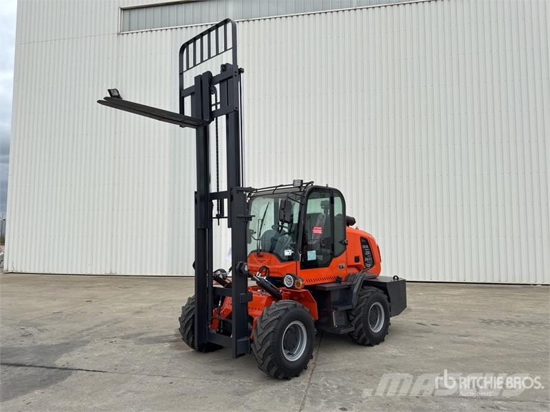 Machpro MP-T320A 3500 kg 4x4 Chariot Elevateur Tout Terrai Tereptargonca