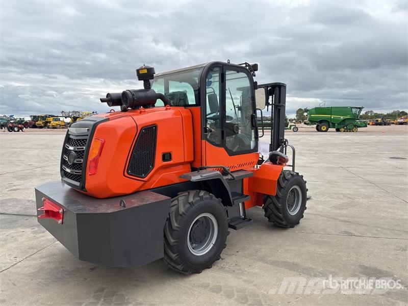 Machpro MP-T320A 3500 kg 4x4 Chariot Elevateur Tout Terrai Tereptargonca