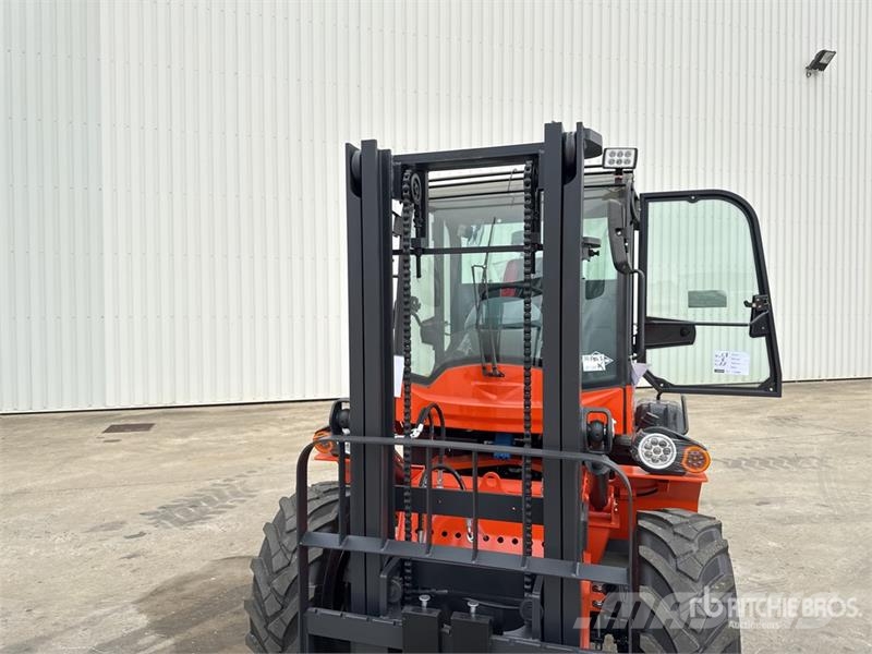 Machpro MP-T320A 3500 kg 4x4 Chariot Elevateur Tout Terrai Tereptargonca
